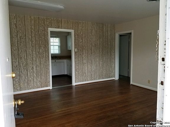 3rd image of 103 Pilgrim Dr