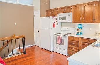 4th image of 2922 Meramar Dr
