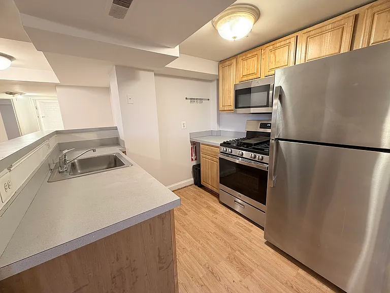 330 Rhode Island Ave NE #10 — Photo 10