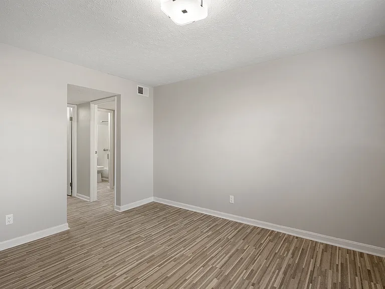 Green Valley Apartments — Photo 8