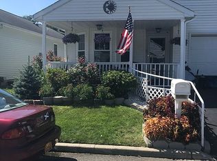 5155 Village Cir E, Manorville, NY 11949