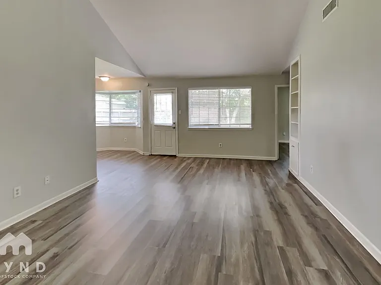 14515 Alrover St — Photo 6