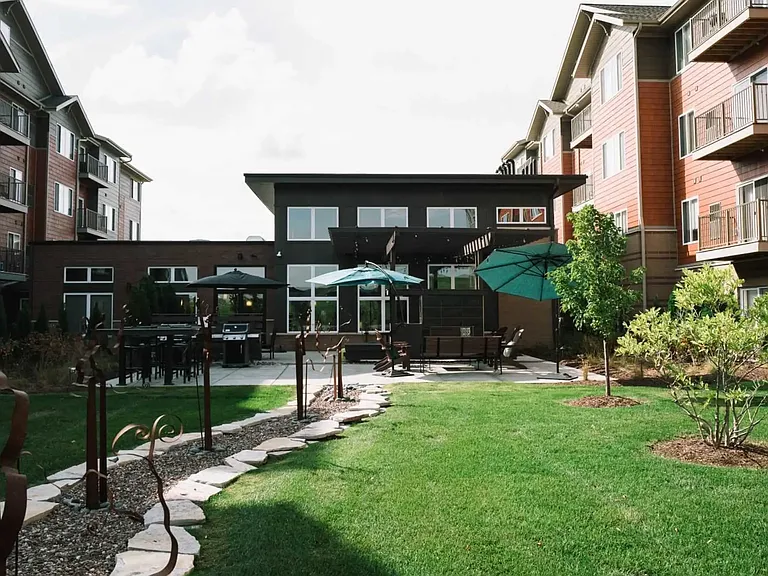 1600Tosa Apartments — Photo 16