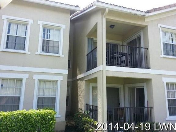 2nd image of 810 Belmont Ln
