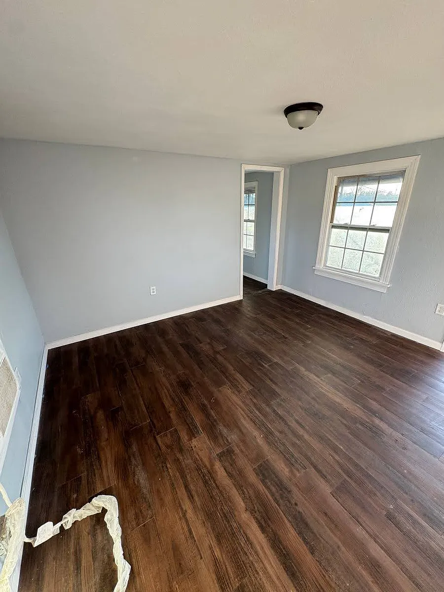 Building Photo - 403 E 3rd St #405
