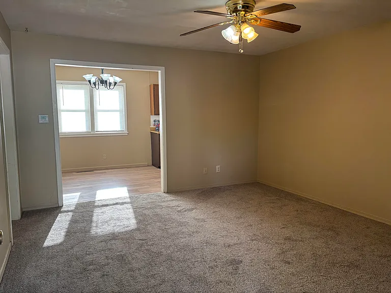 2839 S Larkin Dr — Photo 2