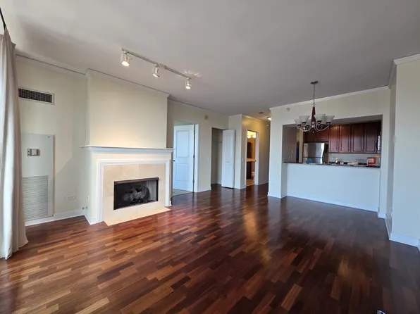 200 N Jefferson St APT 903, Chicago, IL 60661