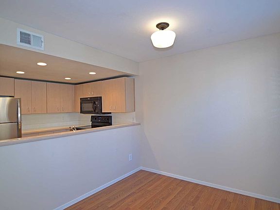 5th image of 1260 Cleveland Ave #127