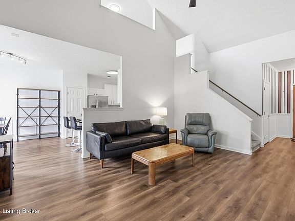 3rd image of 8302 Dravo Cir