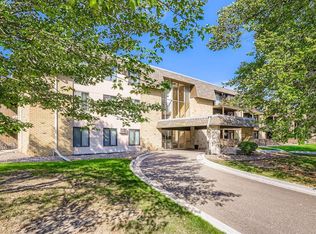 3461 Kent St APT 1002, Shoreview, MN 55126