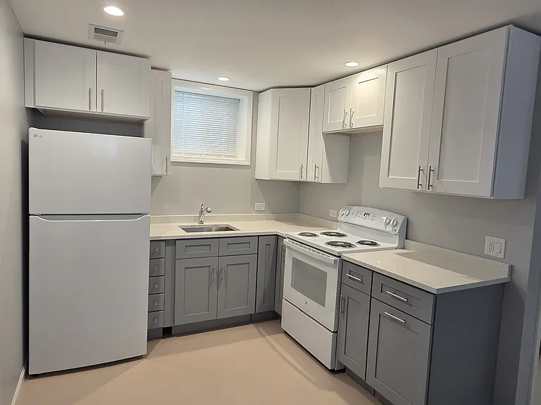 960 W 18th Pl #1 — Photo 10