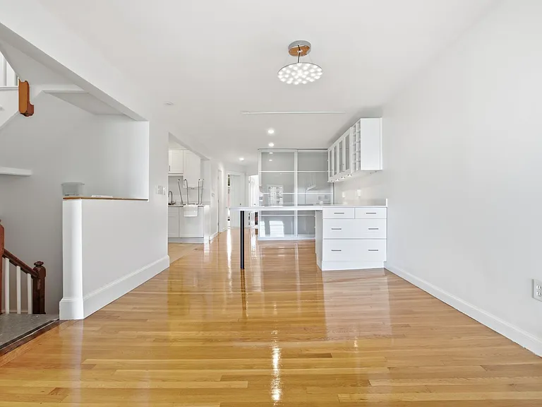 190 Beacon St #7 — Photo 7