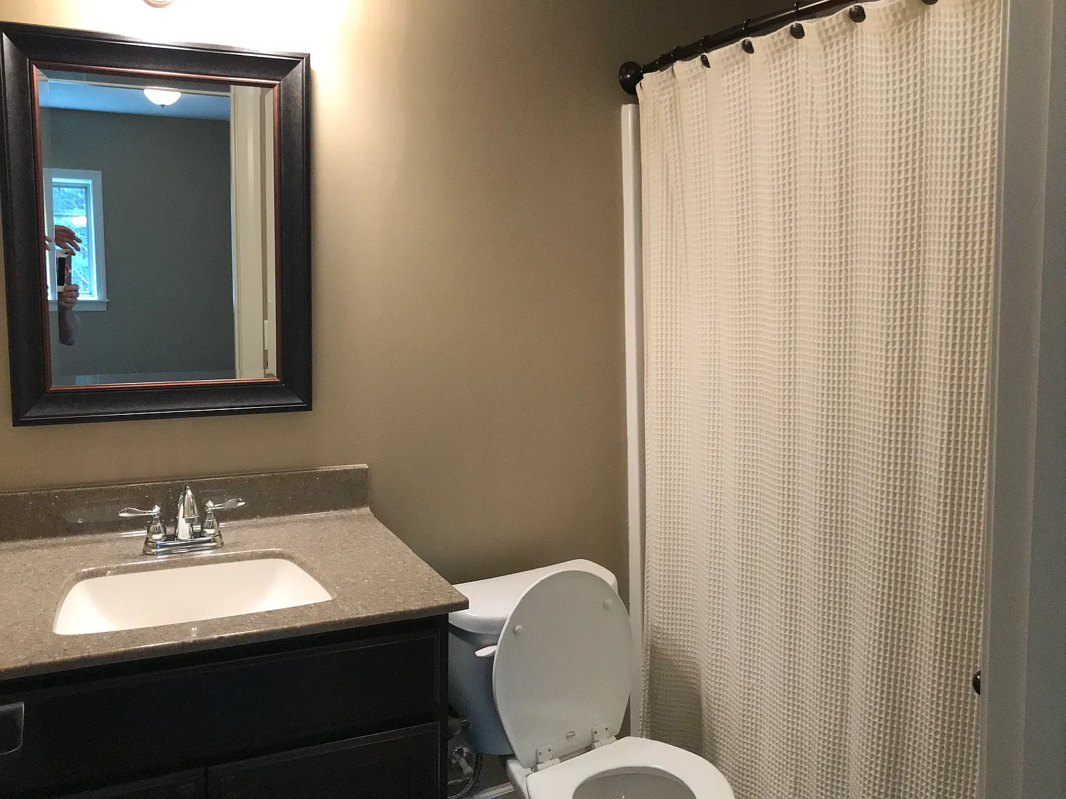 4 bed, 2500 sqft, $2,400 — Photo 4