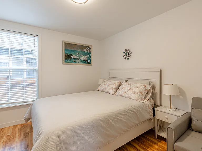 521 Williams Ave S — Photo 13
