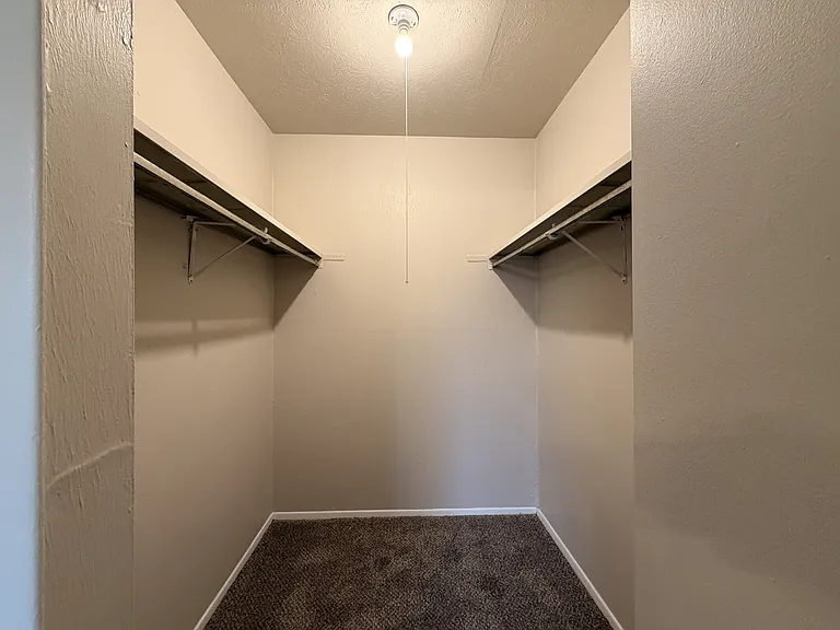 Huntington Green Apartments — Photo 24