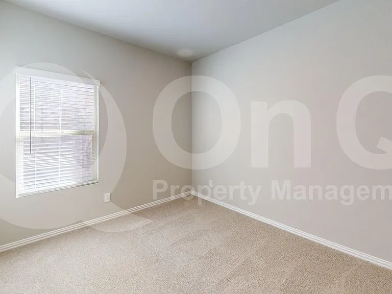 505 Blanton St — Photo 15