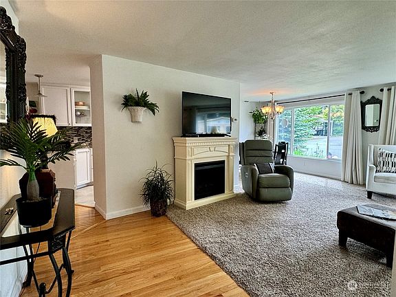 4th image of 1361 Alonda Lane NE