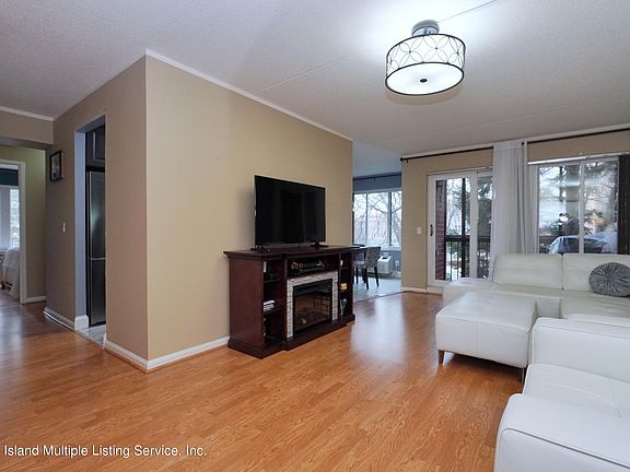 5th image of 41 Wellington Ct APT 1J