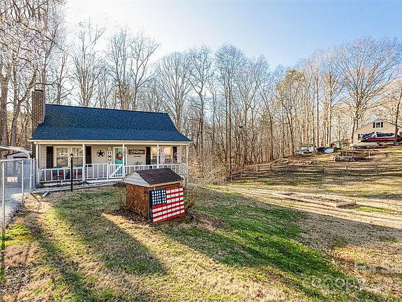 2nd image of 105 Mountain Side Dr