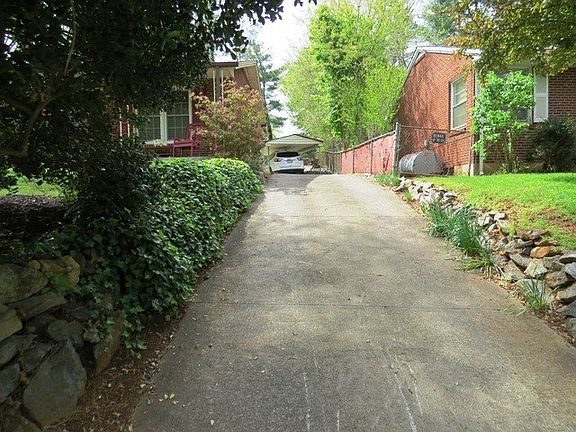 3rd image of 907 Glade St