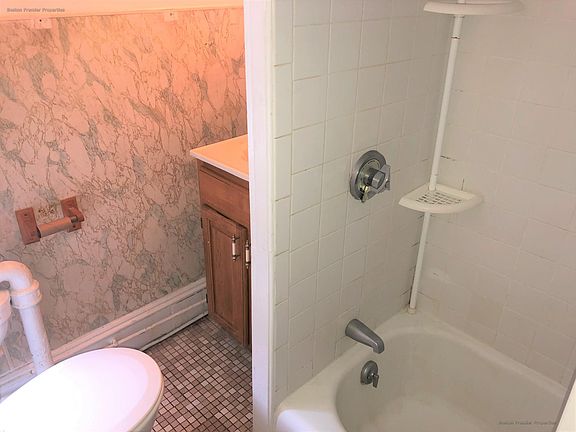 2nd image of 48 Smith St #L1