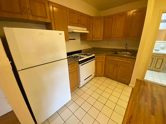4th image of 28-17 31st St #407
