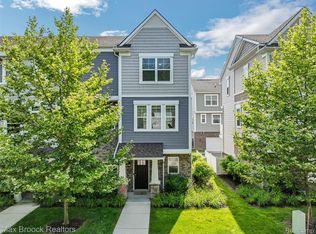 395 Glendale Ln, Ferndale, MI