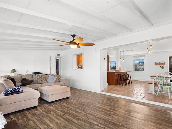 5th image of 21748 Edgewater Dr