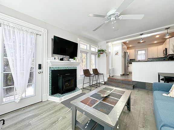 5th image of 18 Stimson St