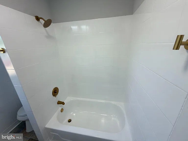 648 Edgewood Ave — Photo 10