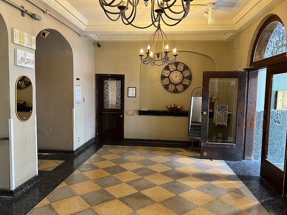 1st image of 631 S Kenmore Ave #314