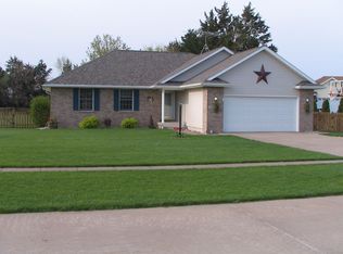 105 Valley Dr, Fruitland, IA 52749