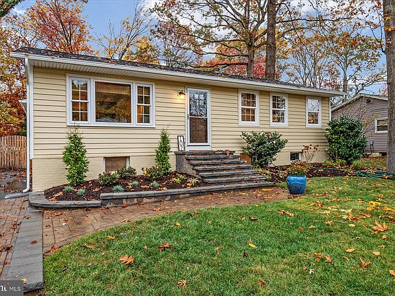 5th image of 102 Pine Dr