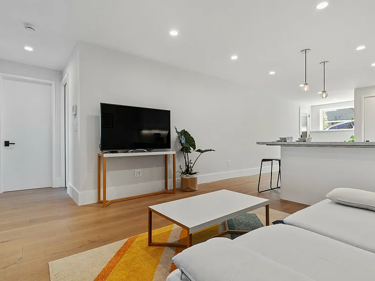 Clipper St — Photo 11