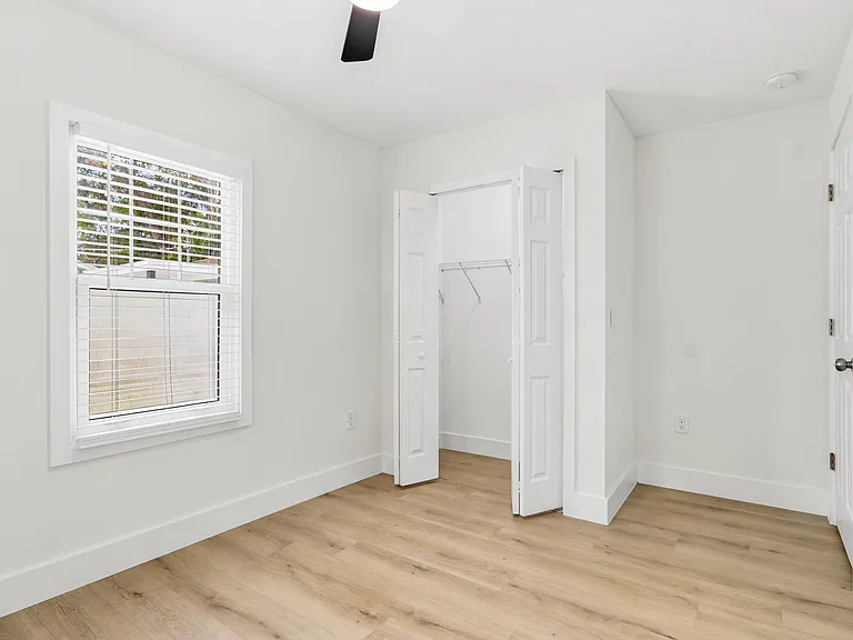 701 W Plaza Pl #C — Photo 28