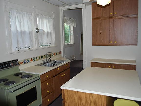 4th image of 331 Erie St