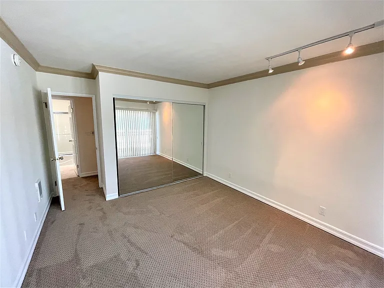 8219 Redlands St — Photo 15