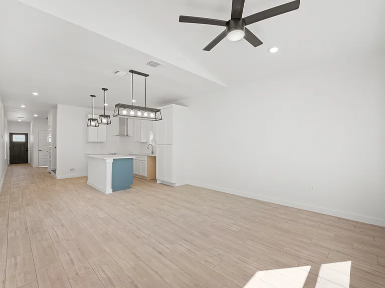 214 Cooper St — Photo 9