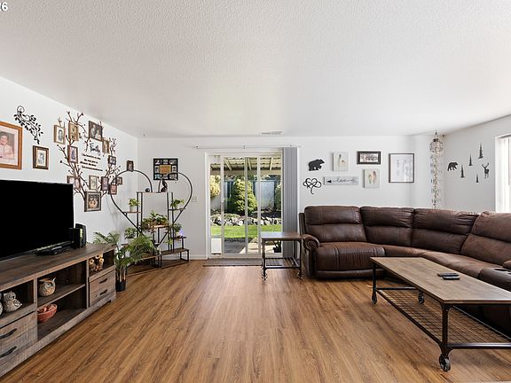 4th image of 245 SE Wildwood Way