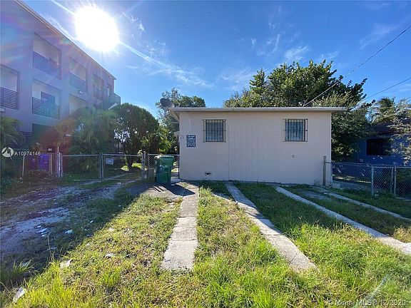 2nd image of 100 NE 71st St #102