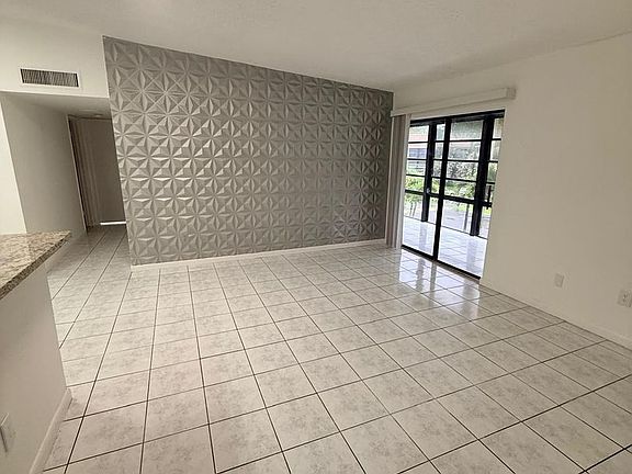 4th image of 771 NE 199th St APT 206