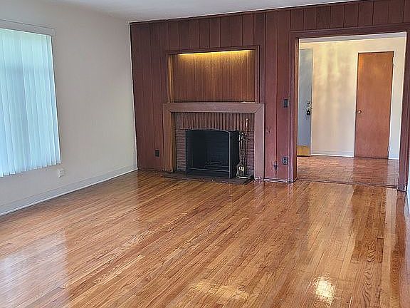 4th image of 1568 Dancy St