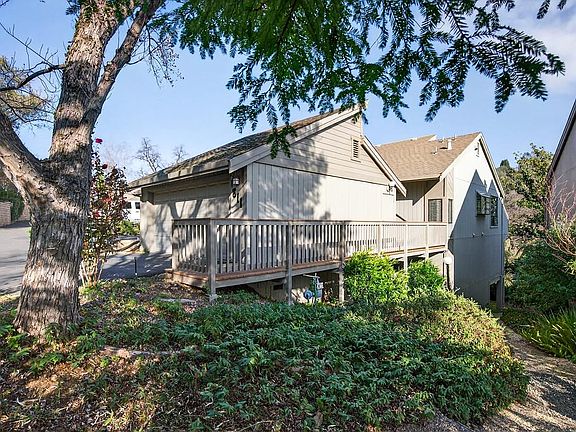 3rd image of 811 Auburn Ravine Rd