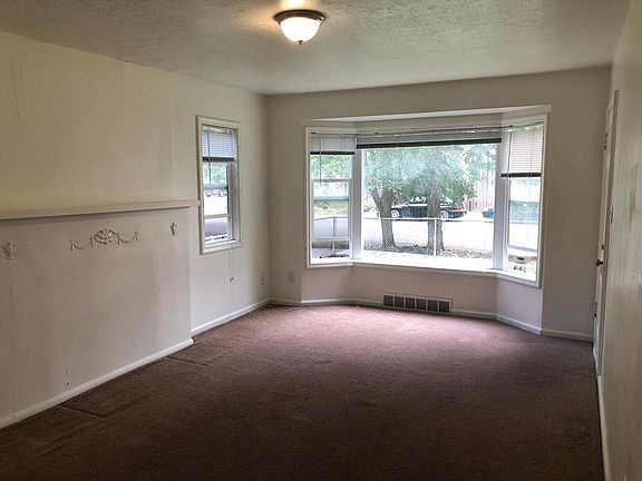 5th image of 1526 S Green St