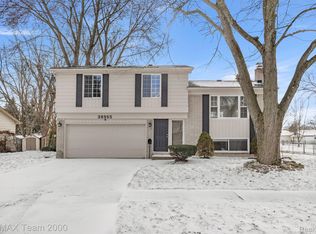 38965 Worchester St, Westland, MI 48186