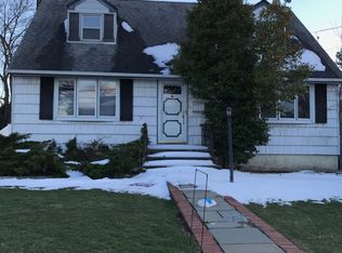 18 Dante Ave, Hicksville, NY 11801