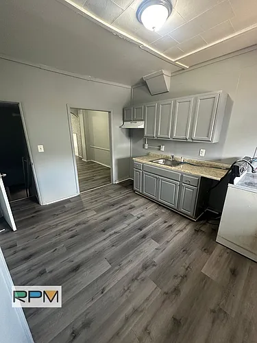 422 N Curley St Photo 1
