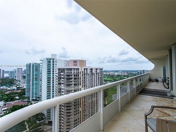 4th image of 20191 E Country Club Dr APT Ts9