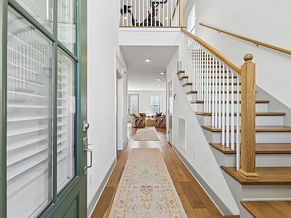 4th image of 5829 Leslie Ave