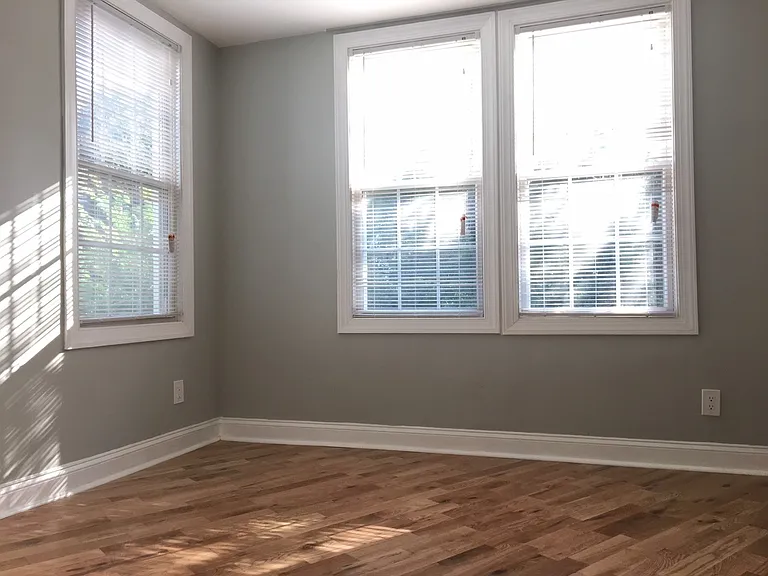 203 Kentucky Ave SE — Photo 1